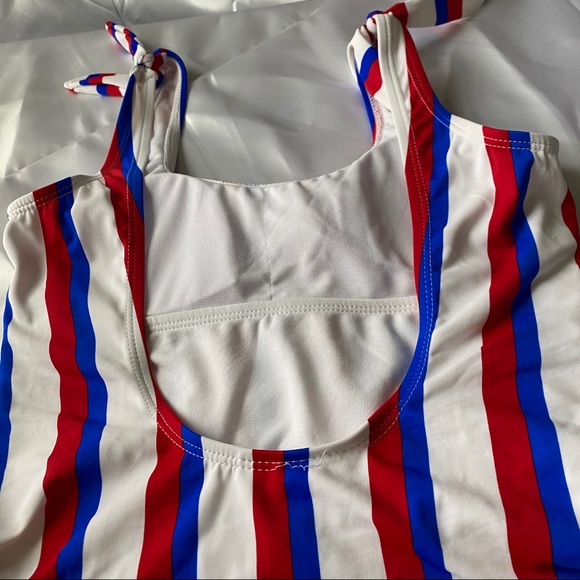 Bathing suit - Picture 2 of 3